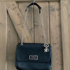 Guess Logo Love
Convertible Black Embossed shoulder crossbody bag
10x7x3 EUC